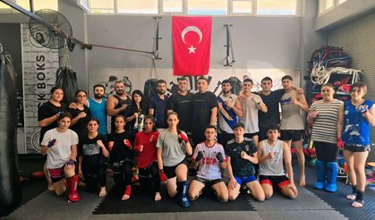 Adana’da Dövüş Sporcuları Aynı Ringde Ter Döktü