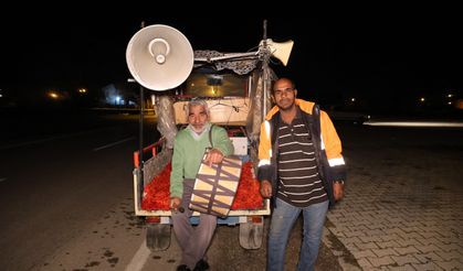 Kozan’da Sahur Mesaisi Gülümsetti: Hoparlörlü Davulcu İş Başında