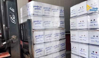 Yüreğir’de Ramazan Bereketi Kapı Kapı Dağıtılıyor