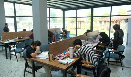 Ceyhan Belediyesi kütüphaneleriyle sınavlara hazırlanan gençlere destek veriyor