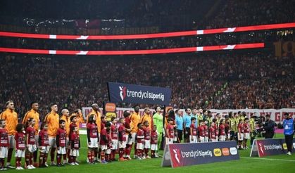 Galatasaray ezeli rakibi Fenerbahçe'yi 2-1 mağlup etti