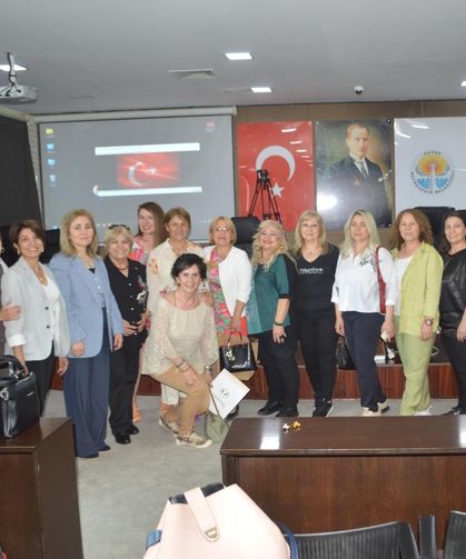 Adana'da kadınlar sahada, strateji masada