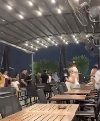 Adana'da AVM'de sandalyeli kavga