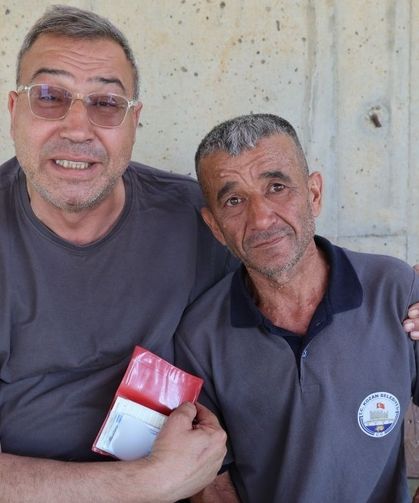 Adana’da dürüstlük kazandı: Kayıp cüzdan eksiksiz sahibine ulaştı
