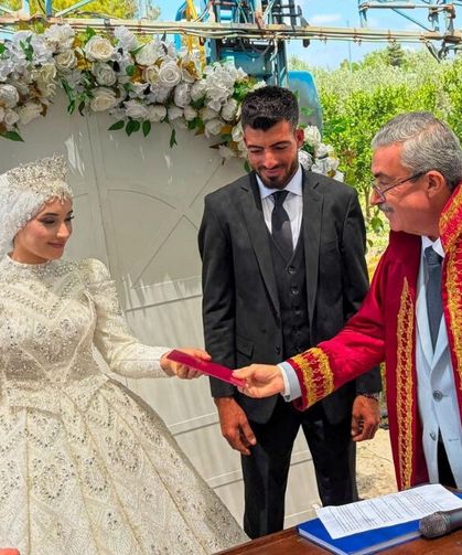 Ali Bedrettin Karataş genç çiftin nikahını kıydı
