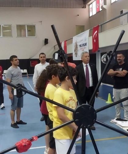 Loğoğlu, Nihat Geven Spor Salonu'ndaki çalışmaları yerinde inceledi