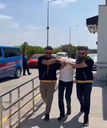 Adana'da çarşaf giyip iş yerine kurşun yağdıran şüpheli tutuklandı