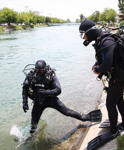 Adana'nın 'kurbağa adamları' can kurtarmak için 7/24 görevde