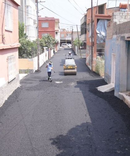 Seyhan'da asfalt seferberliği aralıksız sürüyor