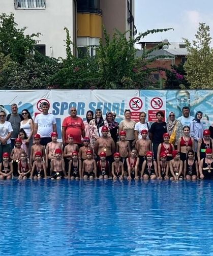 Yeşilyurt Demirspor'da ücretsiz yüzme kursu tamamlandı