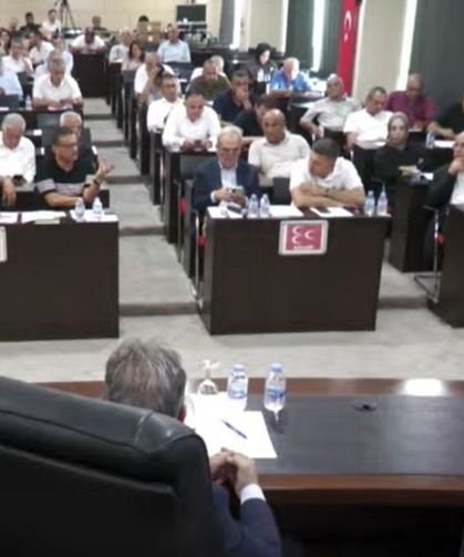 Adana Büyükşehir Meclisi’nde otobüs, çöp ve sinek sorunu gündemde