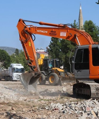 Kozan'da 30 yıllık yol hayali gerçek oluyor! İlk kazma vuruldu