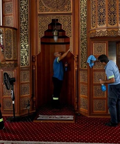 Seyhan Belediyesi'nden camilerde titiz temizlik çalışması