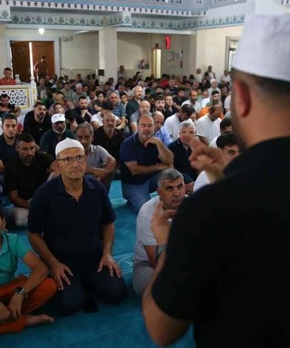 Adana’da işitme engelliler için cuma hutbeleri artık işaret diliyle anlatılıyor