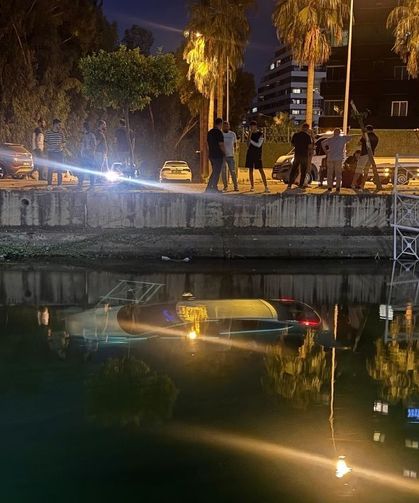 Adana'da kontrolden çıkan otomobil sulama kanalına düştü