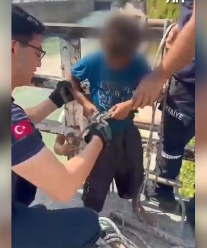 Adana'da sulama kanalına düşen çocuk itfaiye ekipleri tarafından kurtarıldı