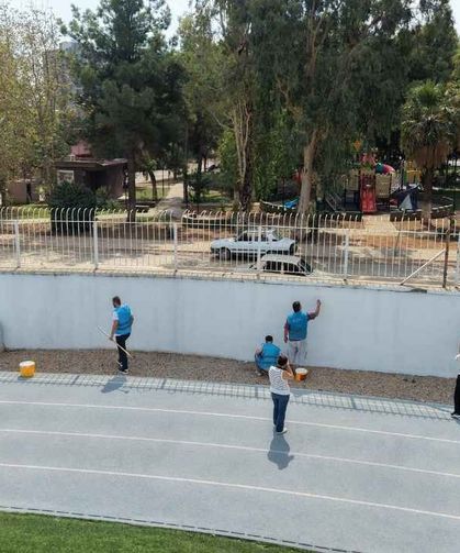 Kozan’da yükümlüler 21 okulu boyadı: 12 milyon liralık katkı