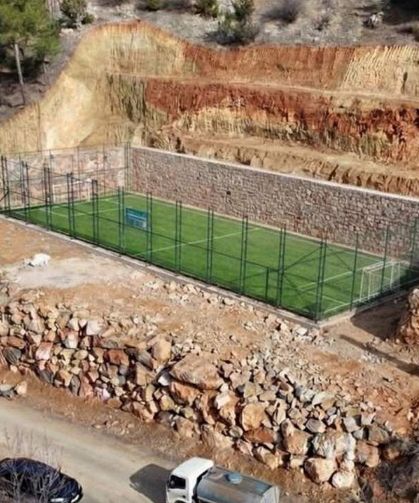 Saimbeyli’de futbol sahasında güçlendirme çalışması