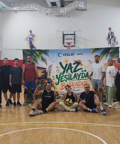 Yeşilay Adana gönüllüleri ve Sular Koleji voleybol sahasında buluştu