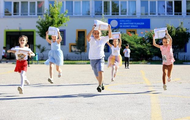 Okullar ne zaman kapanıyor? 2026 yaz tatili tarihi ve karne günü netleşti