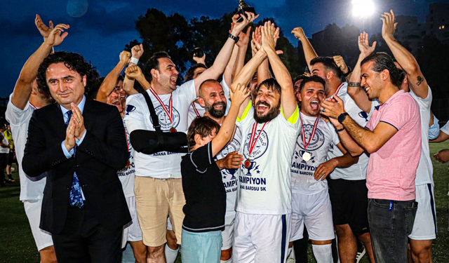 Adana Barosu, futbol turnuvasında 4-1'lik galibiyetle şampiyon oldu