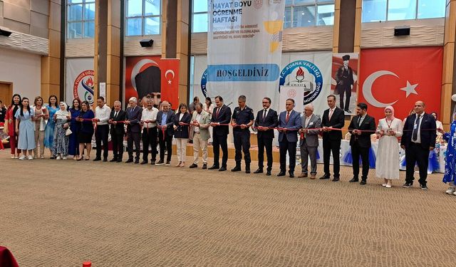 Adana’da “Hayat Boyu Öğrenme Şenliği” yoğun ilgi gördü