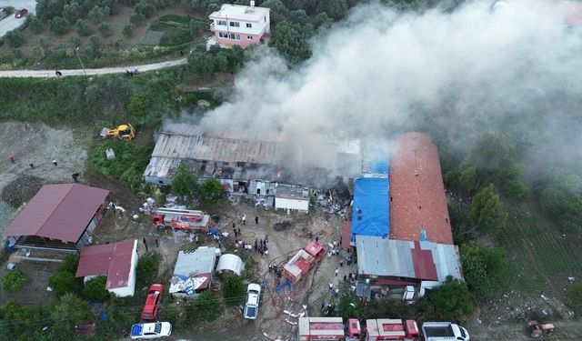 Hatay'da tekstil fabrikasında yangın paniği