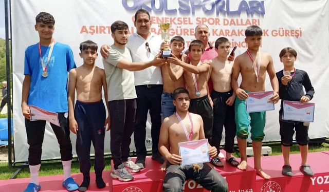İsmet Atlı Güreş Takımı’ndan büyük başarı