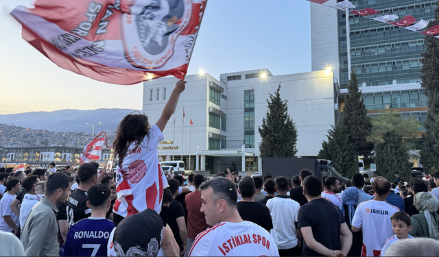 İstiklalspor'un, Nesine 2. Lig'e yükselmesi sevinçle karşılandı