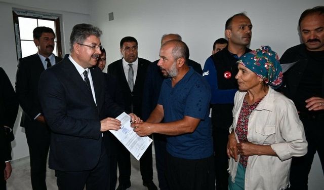 Sumbas’ta 36 konut hak sahiplerine teslim edildi