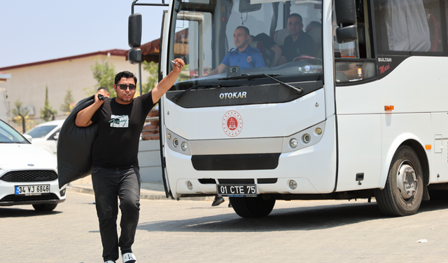 10. Yargı Paketi ile Adana’da tahliyeler başladı: Cezaevinden çıkanlar sevinç yaşadı
