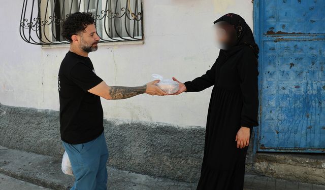 Adana'da bayram sevinci paylaşıldı: 500 aileye et dağıtıldı