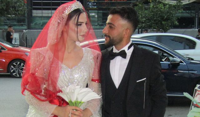 Adana'da dillere destan düğün; Nasır ve Tuba mutluluğa yürüdü