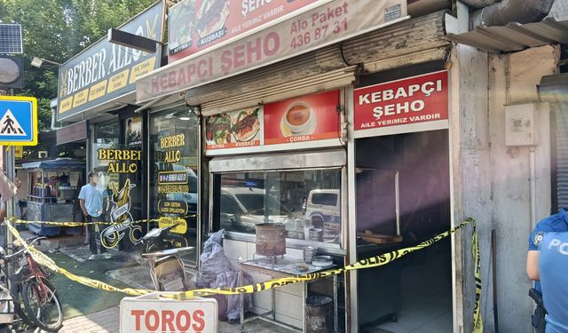 Annesinin boğazını kesmişti; kıskıvrak yakalandı