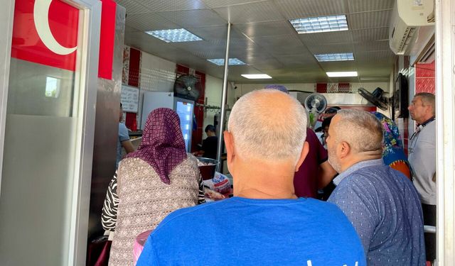Adana’da kasapların kıyma mesaisi sürüyor: Kilosu 15-20 TL'den çekiliyor
