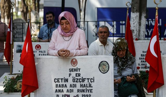 Adana’da Kurban Bayramı arifesinde mezarlıklarda duygu dolu anlar