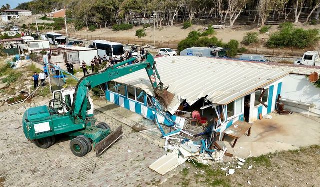 Adana'da sahiller kaçak yapılardan arındırılıyor: 138 yapı yıkıldı