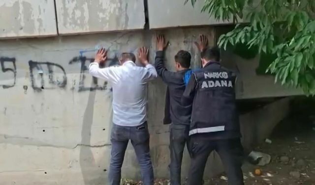 Adana’da uyuşturucuya geçit yok: Park ve köprü altlarına baskın!