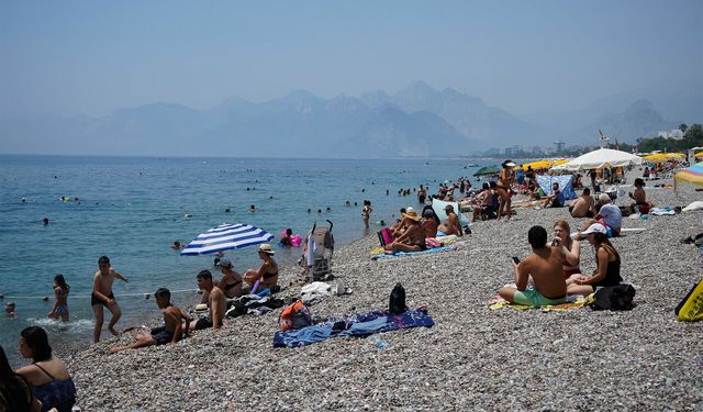 Bayram sıcağında serinlik arayanlar Antalya’da