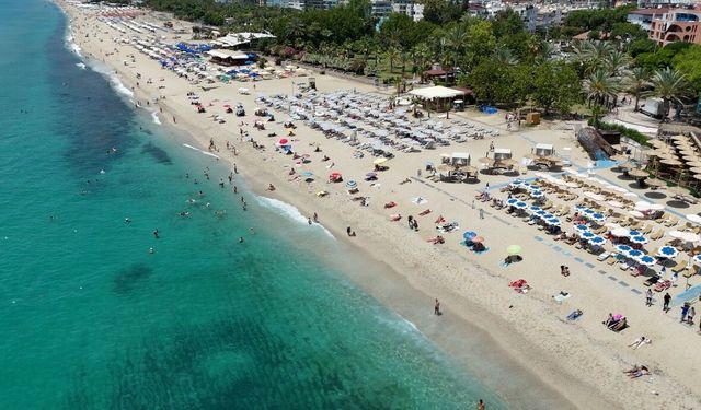 Bayram tatili başladı, Kleopatra Plajı doldu taştı