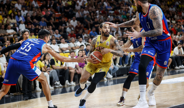 Çeyrek Final'in adı Anadolu Efes: Mersin Spor: 81 - Anadolu Efes: 84