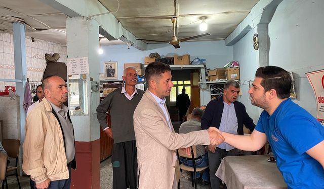 Feke’de bayram coşkusu: Başkan Özen vatandaşlarla bayramlaştı