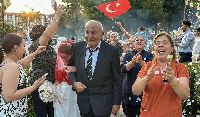 Huzurevinde tanışan çift ikinci baharlarını evlilikle taçlandırdı