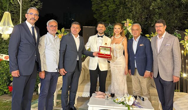 MHP'li başkanlar düğün töreninde buluştu: Genç çifte anlamlı destek