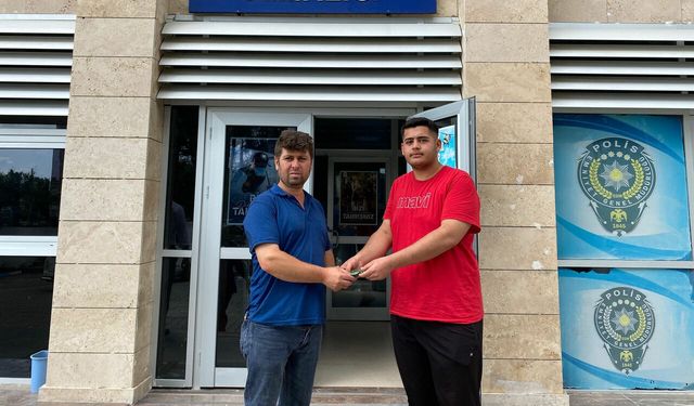 Osmaniye’de lise öğrencisinden örnek davranış