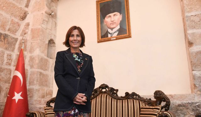 Oya Tekin'den bayram mesajı: “Adalet ve sevgi eksik olmasın”