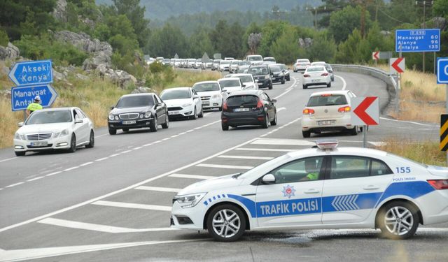 Tatil bitti, trafik çilesi başladı: Dönüş yolunda metrelerce kuyruk