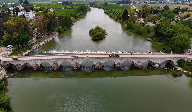 1700 yıllık Misis Köprüsü bakımsızlığa terk edildi! Turizm geliri hayal oldu