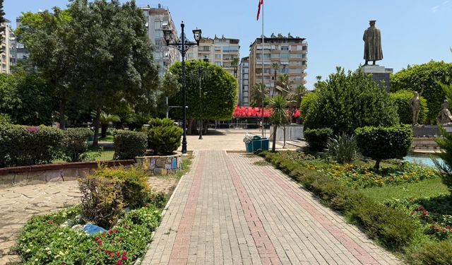 Adana kavruluyor: Hissedilen 42 derece yüzünden kent bomboş kaldı