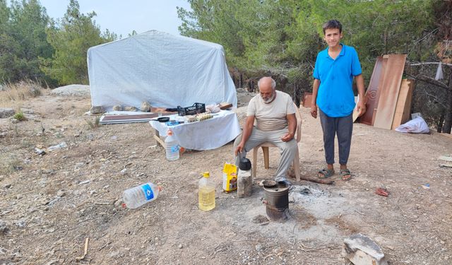 6 Çocuğuyla Terk Edilen Baba Ormanda Yaşam Mücadelesi Veriyor